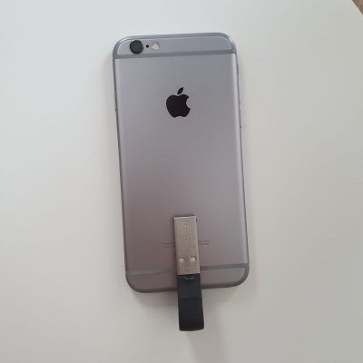 iXpand Flashdrive met iPhone 6S