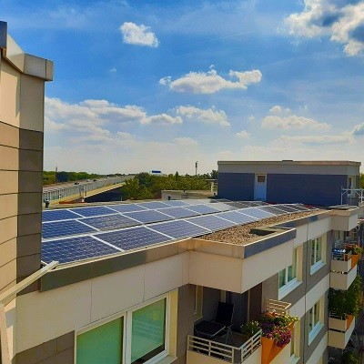 Zonnecollectoren zorgen voor groene energie opgewekt uit zonlicht
